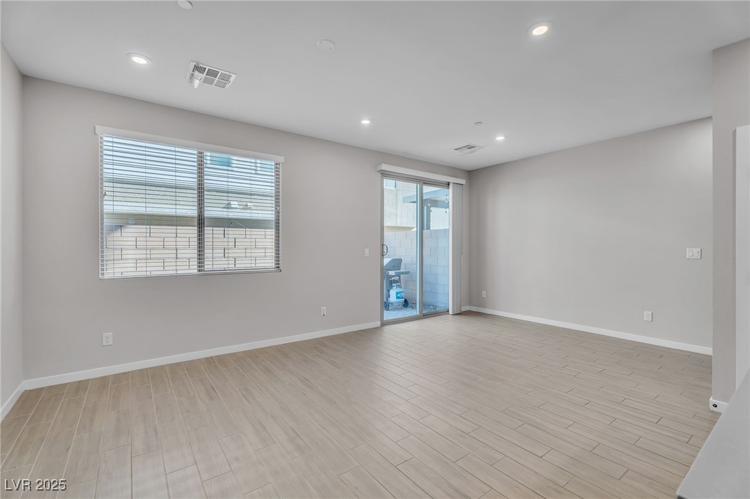 9276 Desert Pearl Avenue