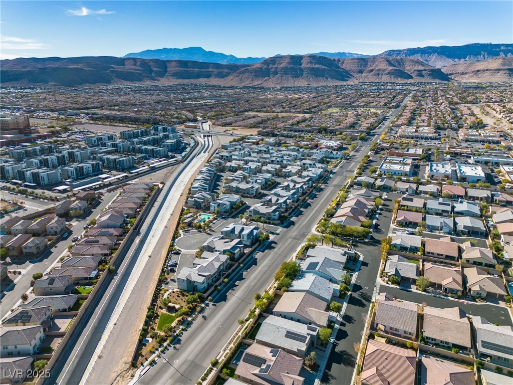 9276 Desert Pearl Avenue