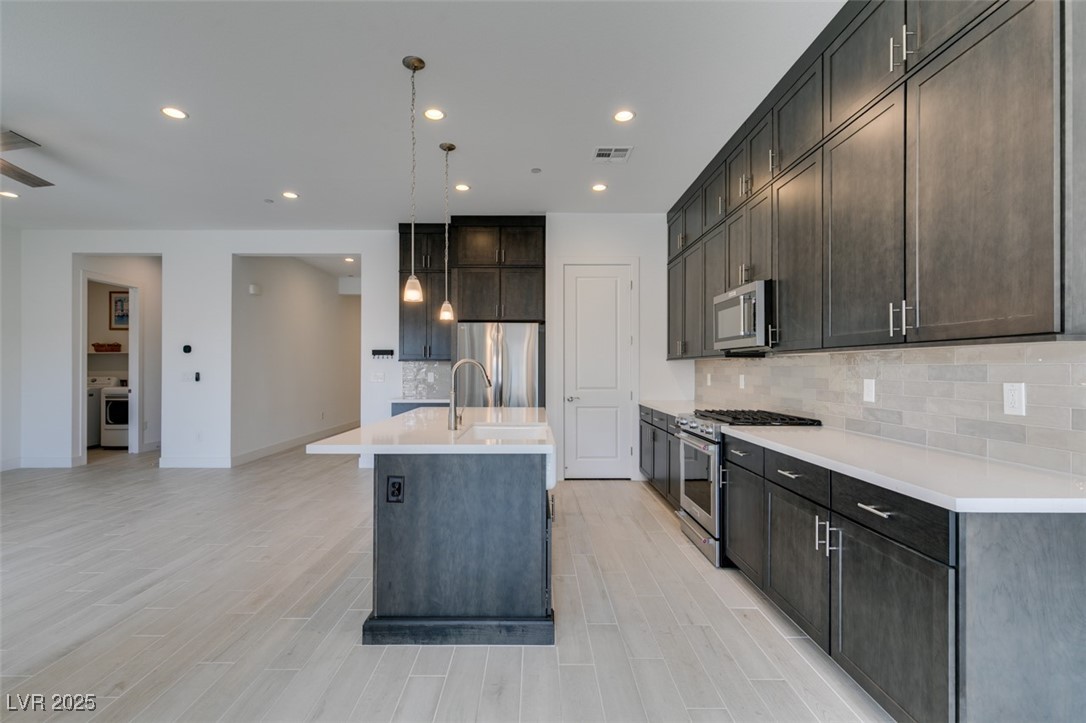 9993 Skye Gazer Avenue