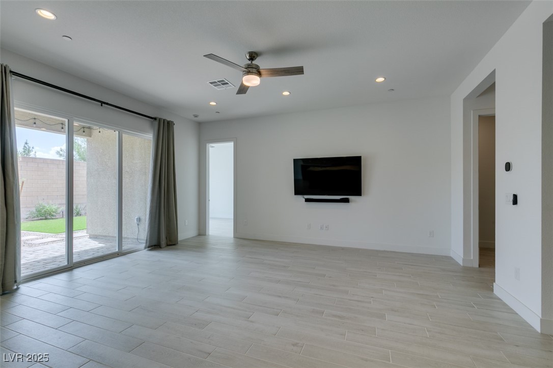 9993 Skye Gazer Avenue