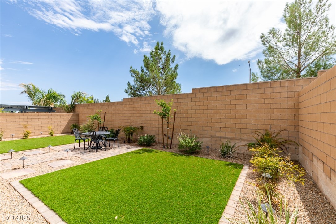 9993 Skye Gazer Avenue