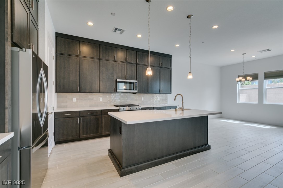 9993 Skye Gazer Avenue