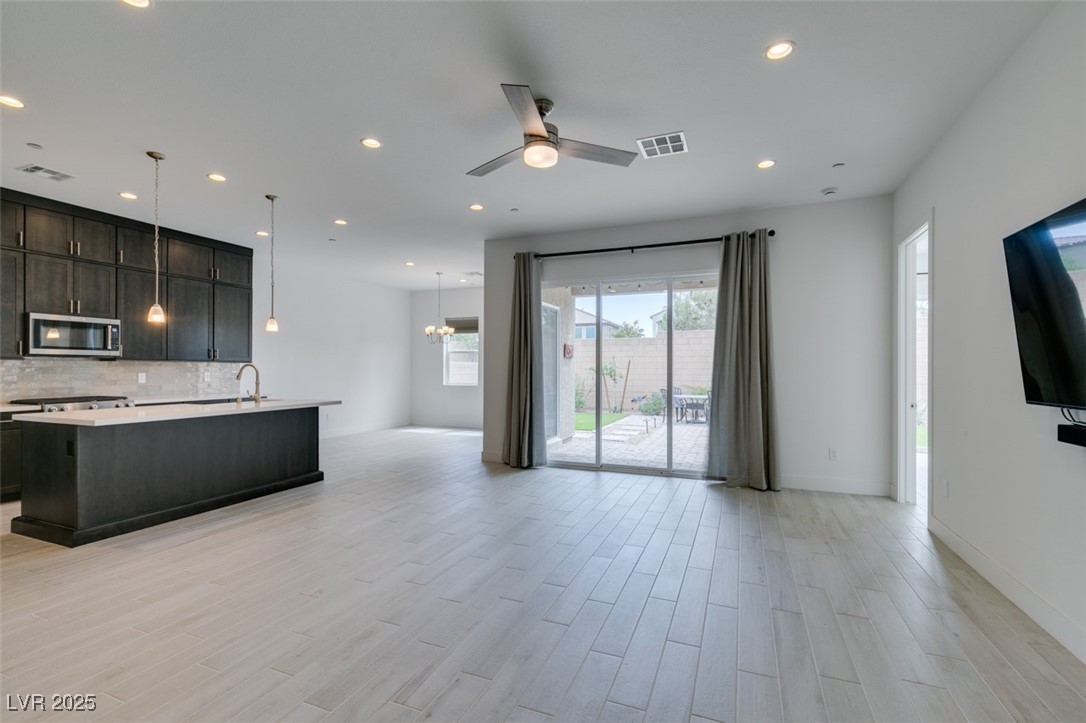 9993 Skye Gazer Avenue