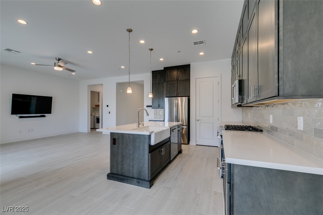 9993 Skye Gazer Avenue