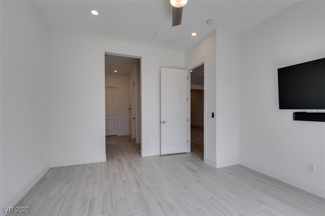 9993 Skye Gazer Avenue