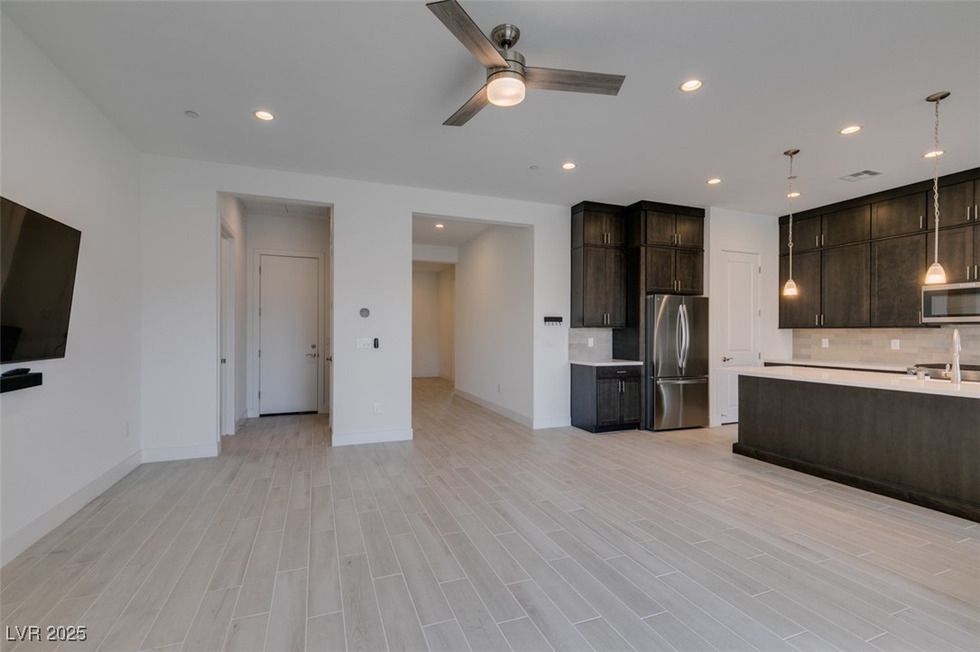 9993 Skye Gazer Avenue