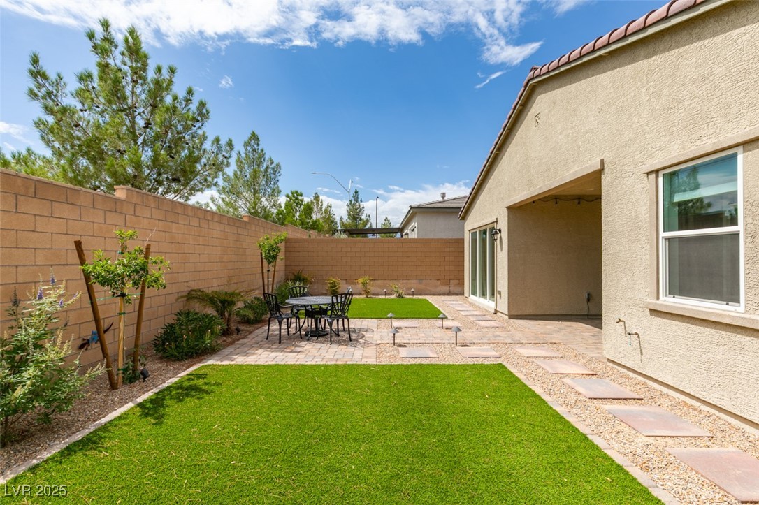 9993 Skye Gazer Avenue