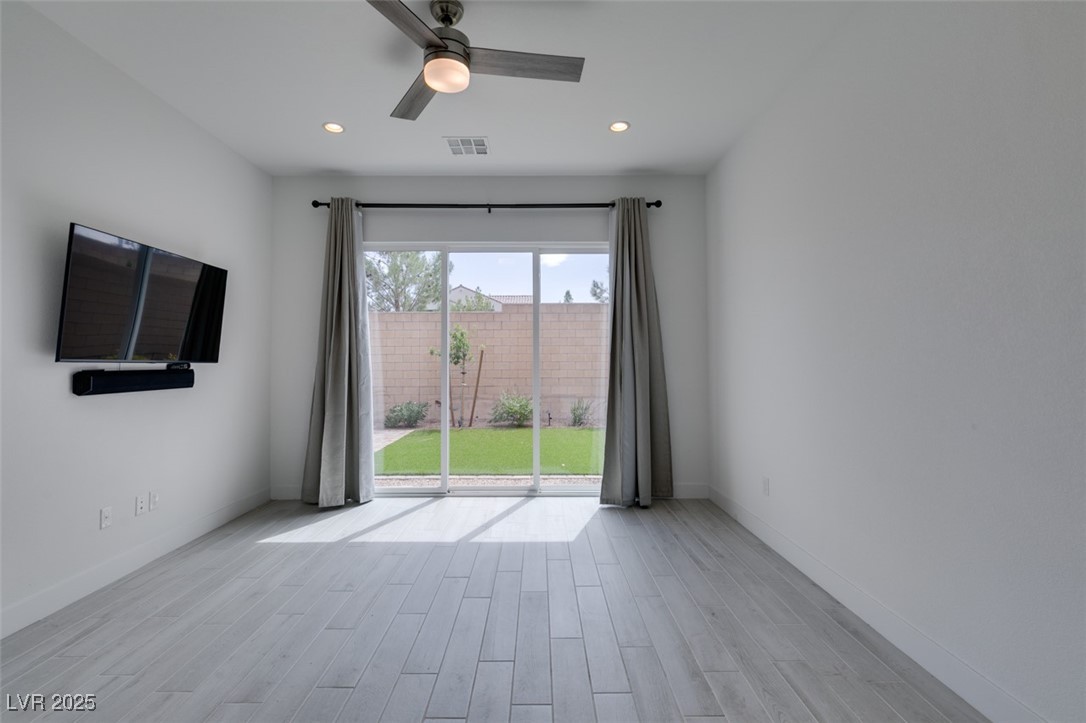 9993 Skye Gazer Avenue