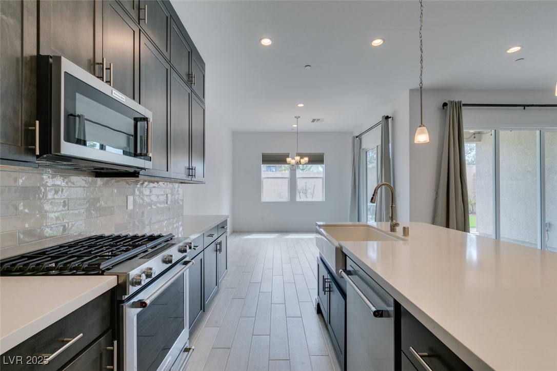 9993 Skye Gazer Avenue