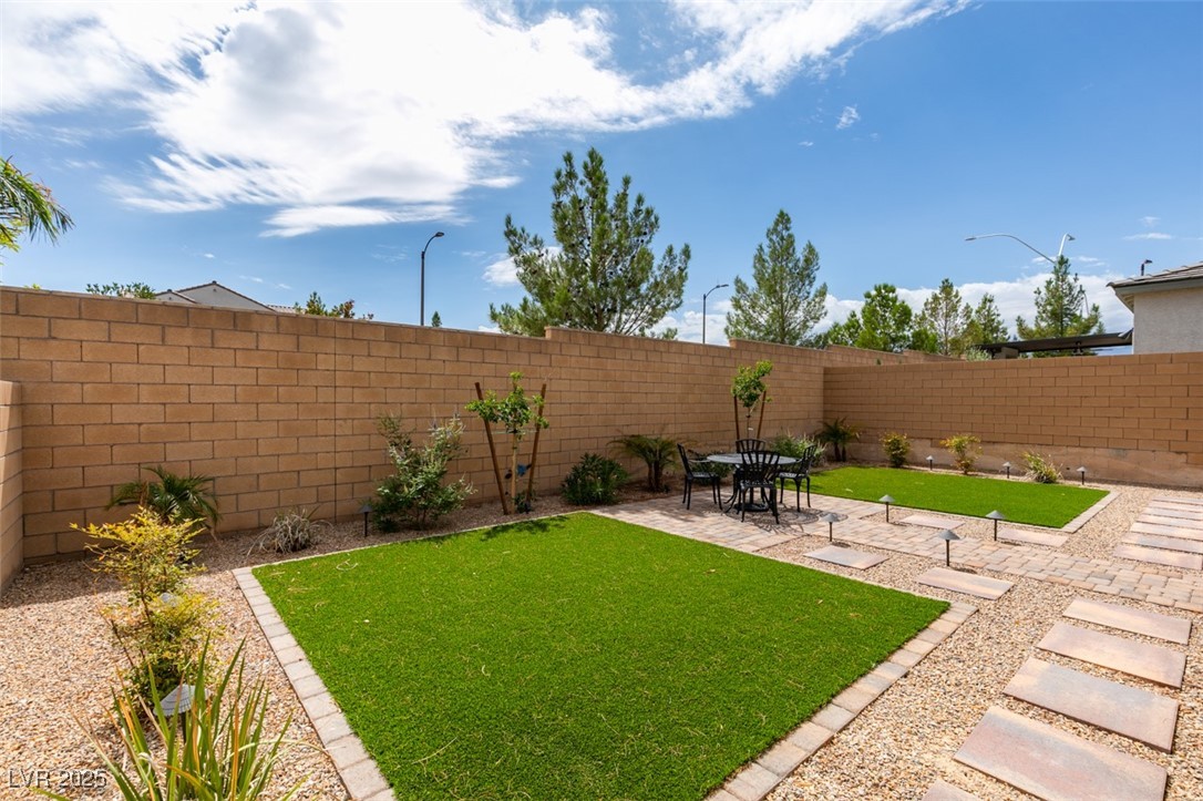 9993 Skye Gazer Avenue