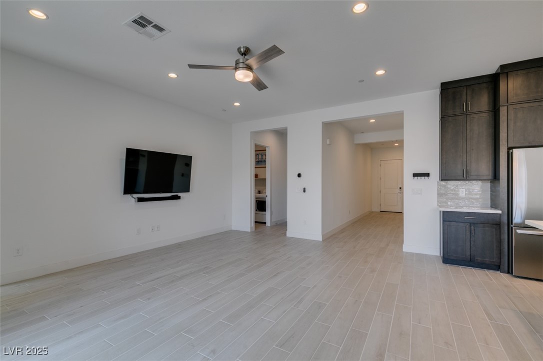 9993 Skye Gazer Avenue