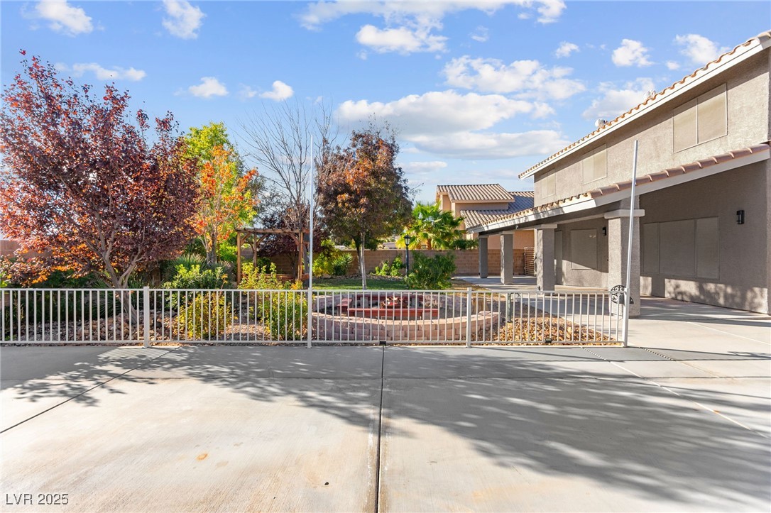 6109 Sandstone Mesa Drive