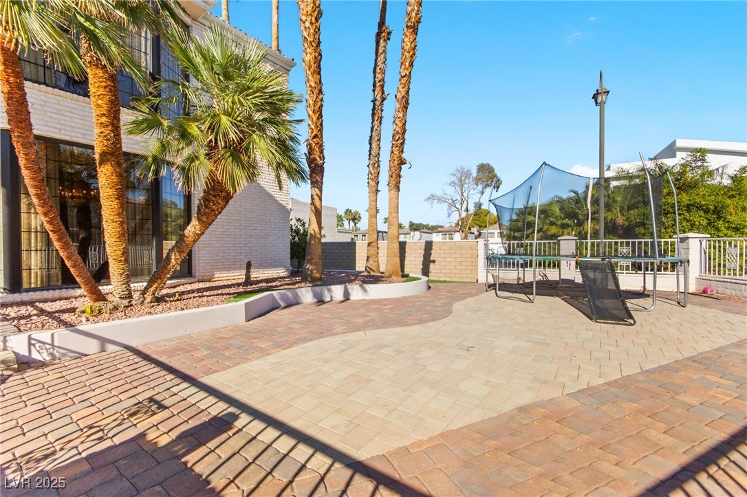 2834 Queens Courtyard Drive