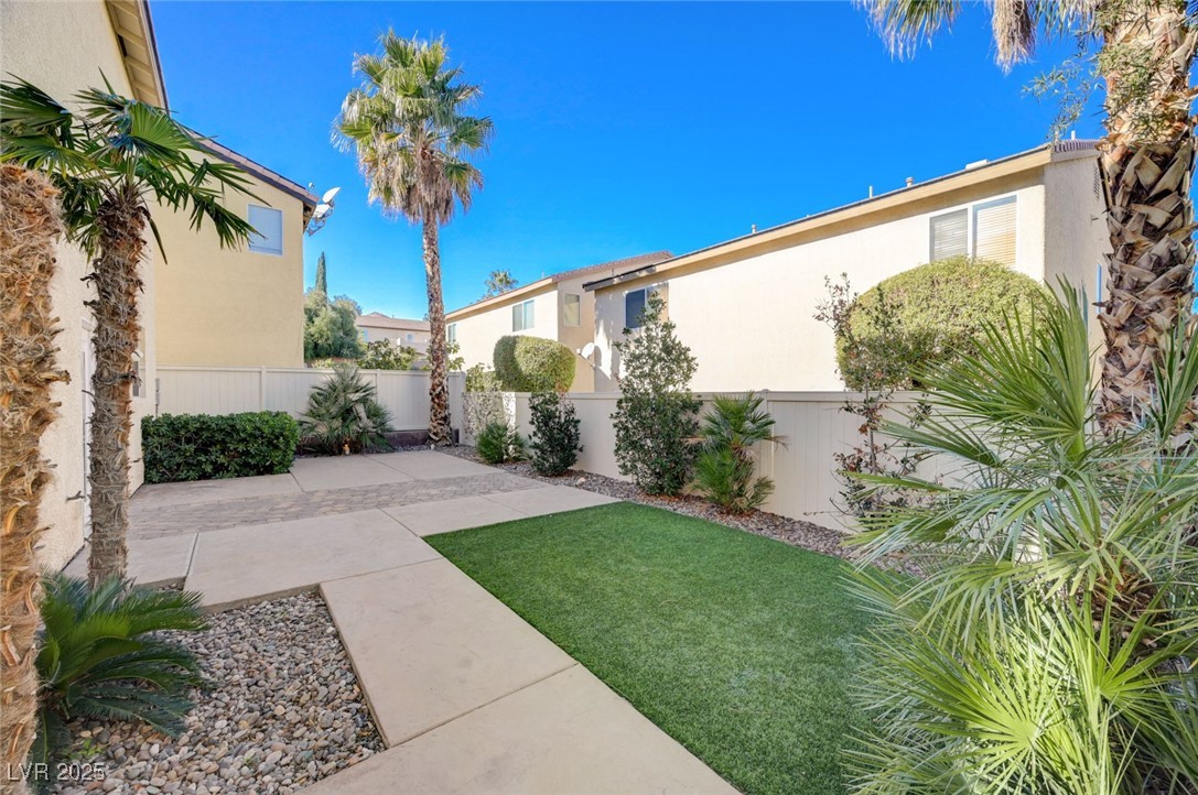 10120 Lexington Pines Avenue