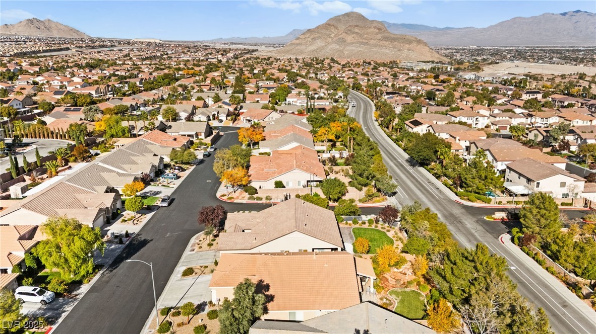 3212 Hill Valley Street