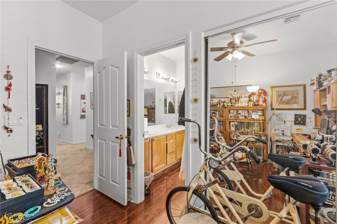 3212 Hill Valley Street