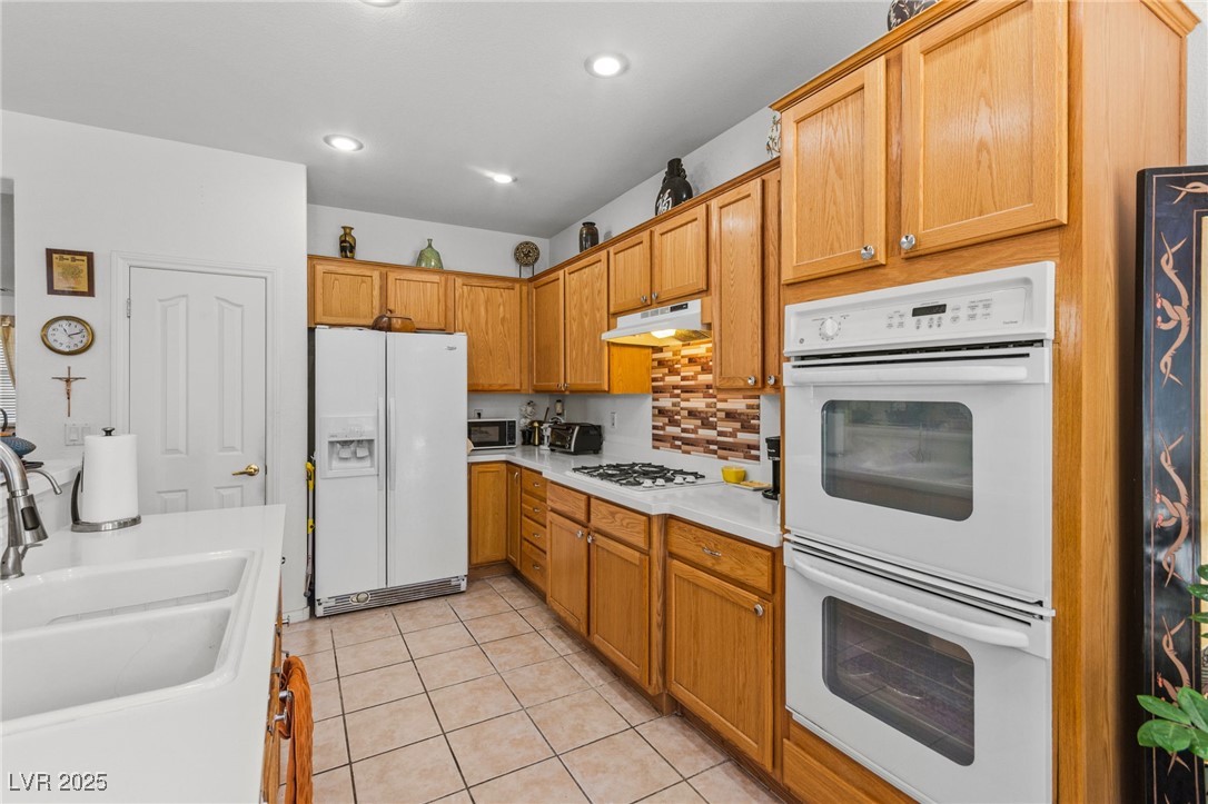 3212 Hill Valley Street