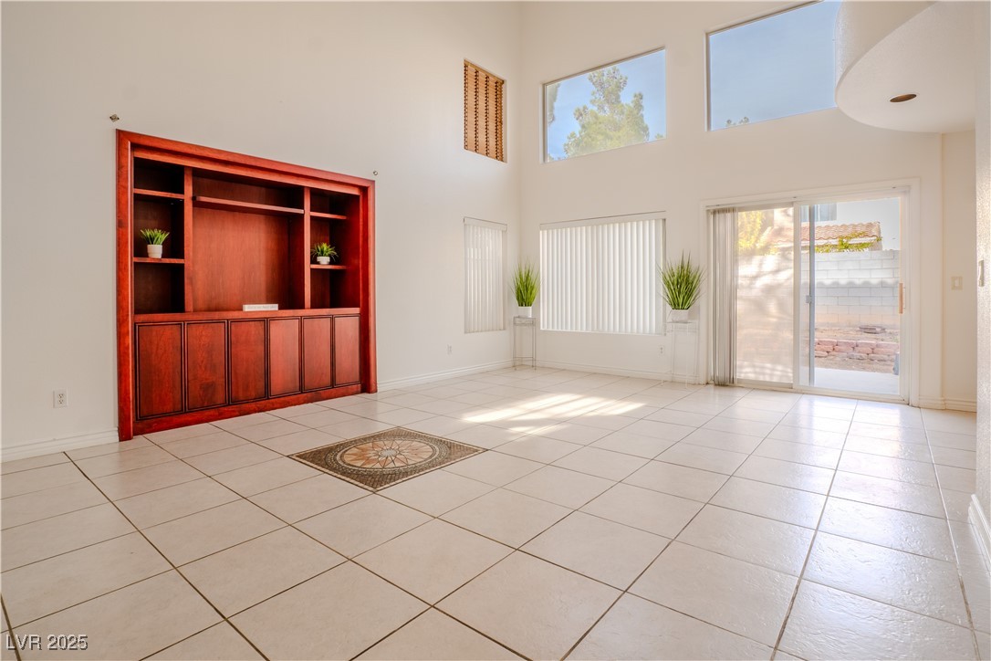 9792 Sonora Bend Avenue
