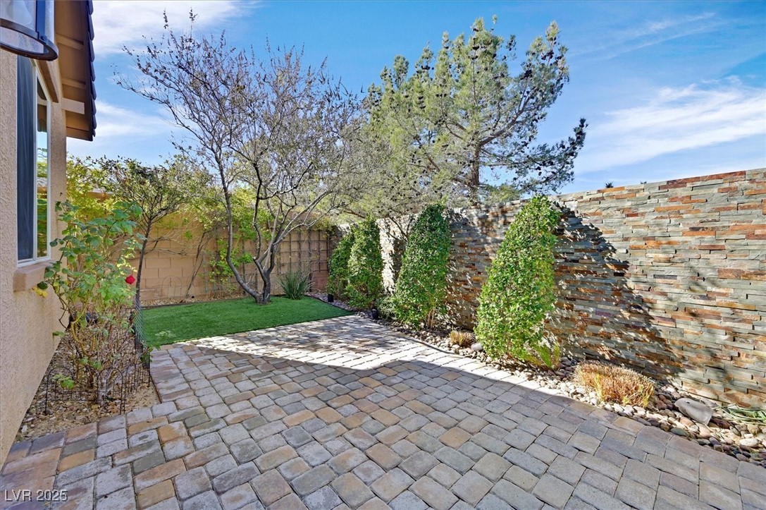 12243 Kings Eagle Street