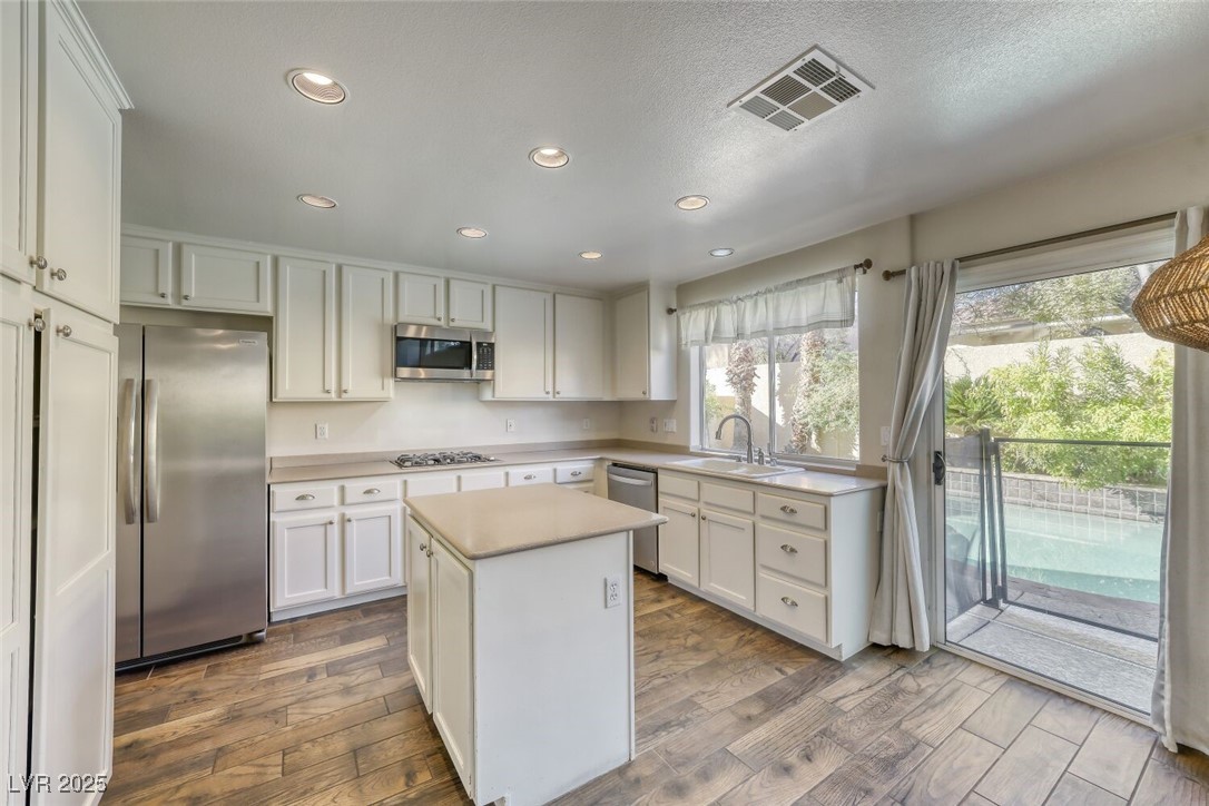 2412 La Sierra Street