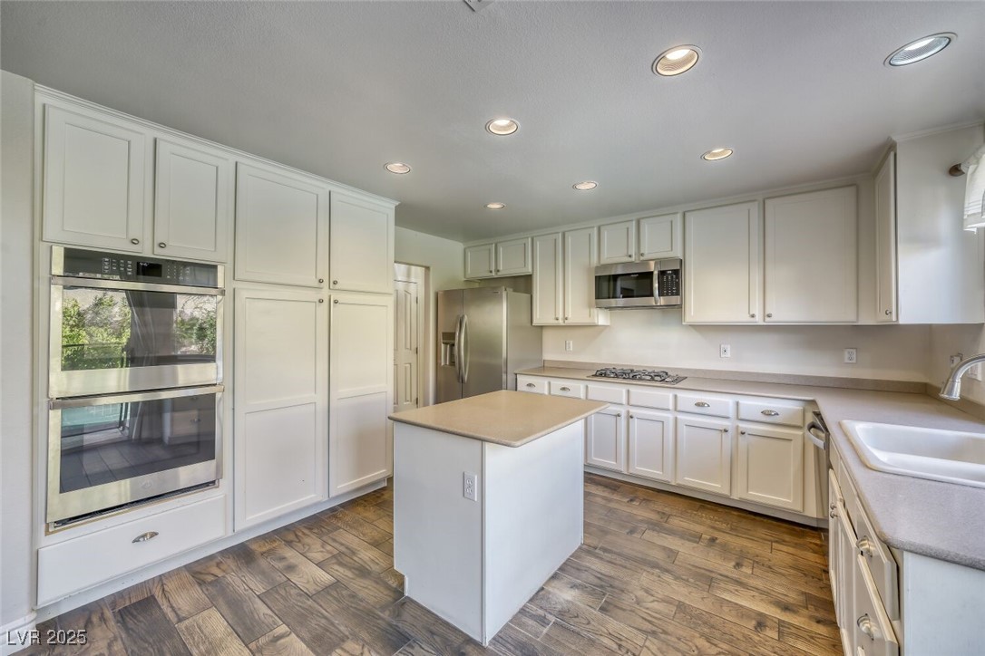 2412 La Sierra Street