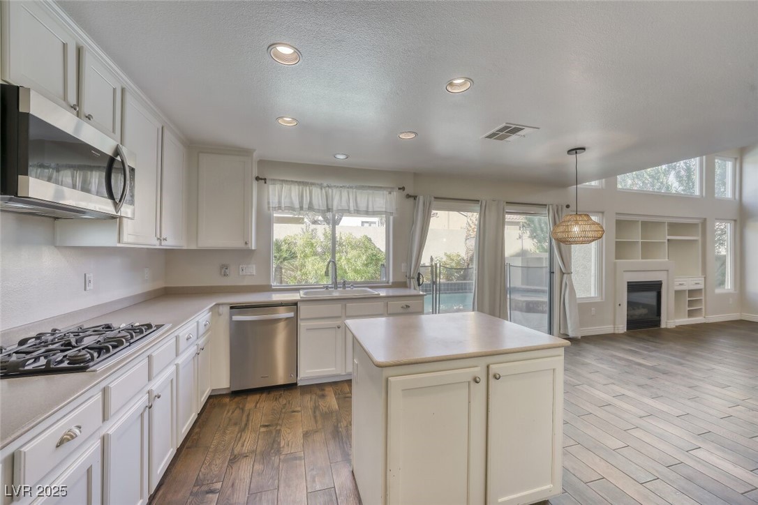 2412 La Sierra Street