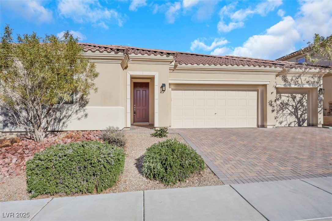 496 Punto Vallata Drive