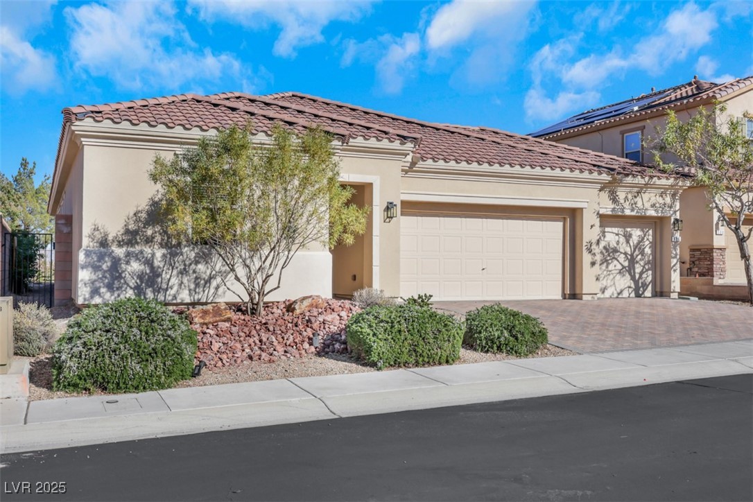 496 Punto Vallata Drive