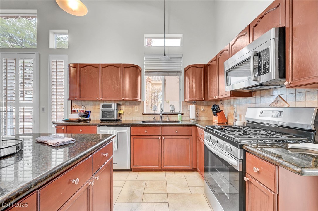 8809 Las Olivas Avenue