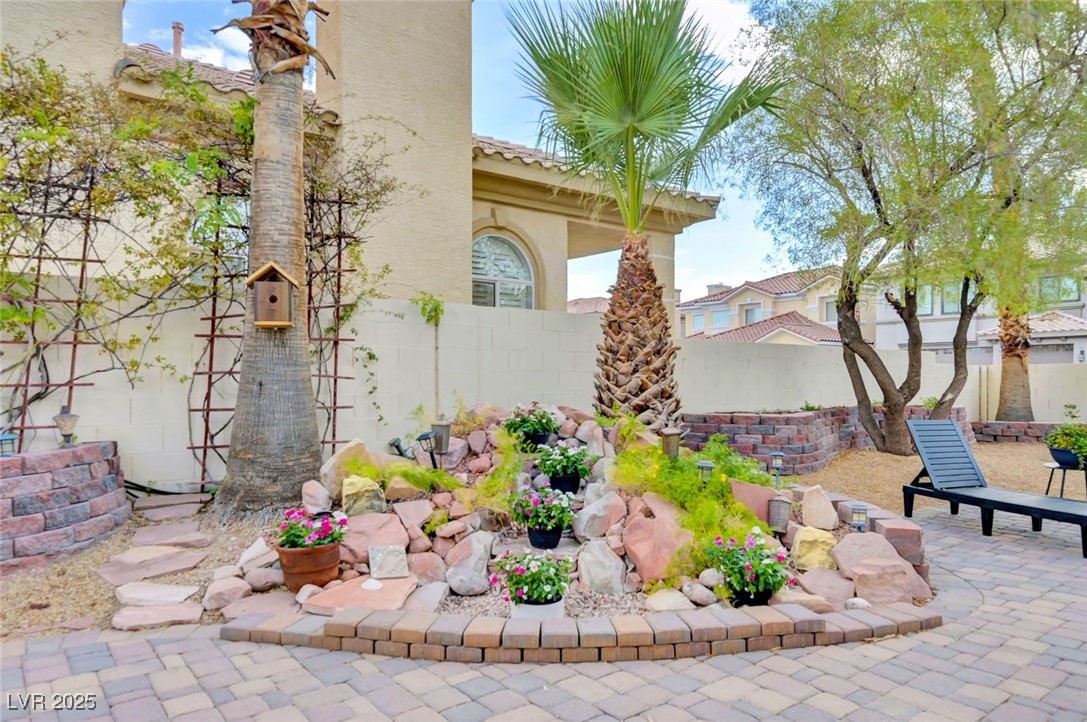 8809 Las Olivas Avenue