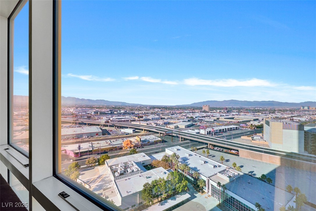 2000 North Fashion Show Drive 2514