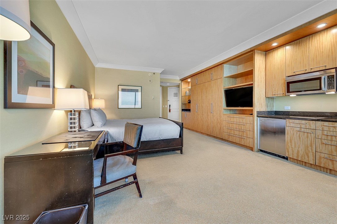 2000 North Fashion Show Drive 2514