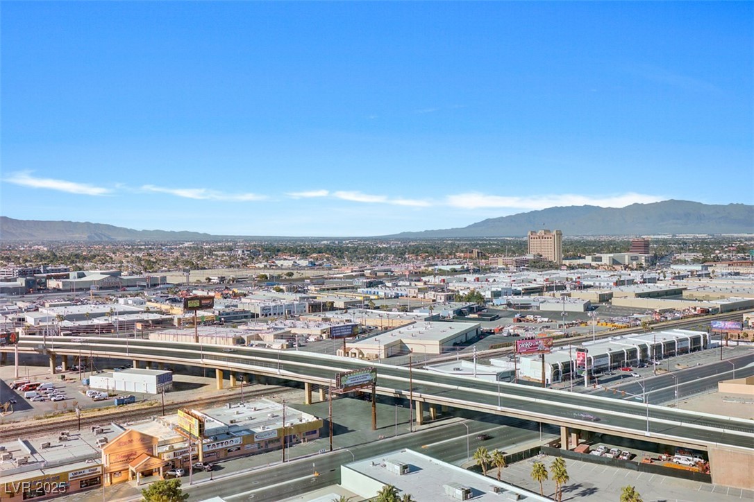 2000 North Fashion Show Drive 2514