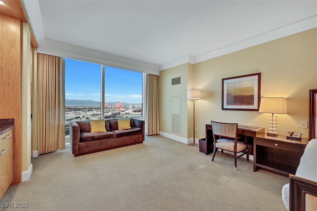 2000 North Fashion Show Drive 2514