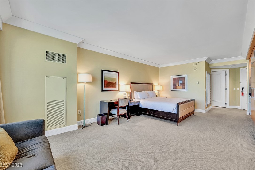 2000 North Fashion Show Drive 2514