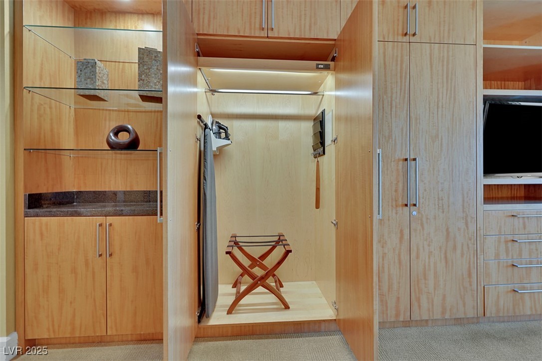 2000 North Fashion Show Drive 2514