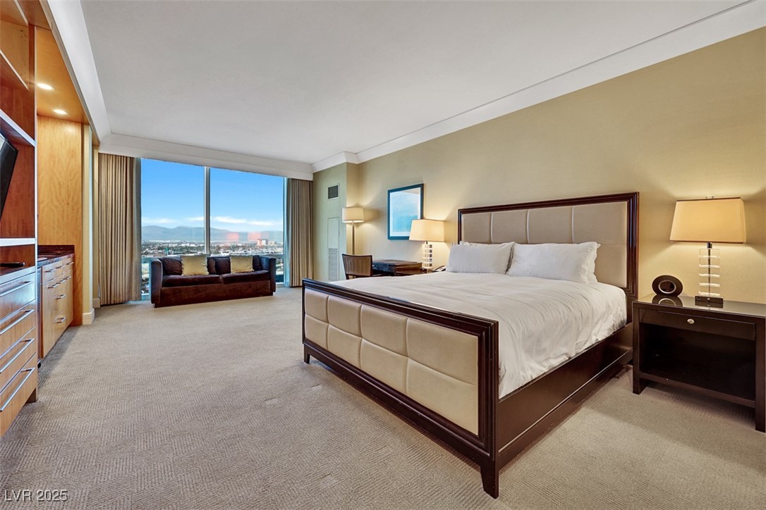 2000 North Fashion Show Drive 2514