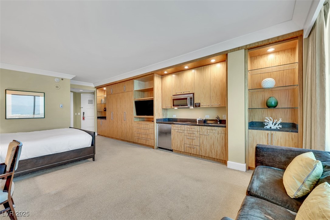 2000 North Fashion Show Drive 2514