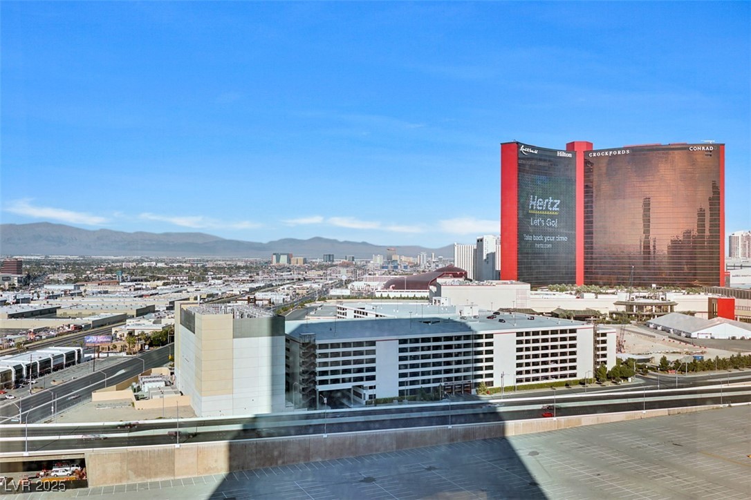 2000 North Fashion Show Drive 2514