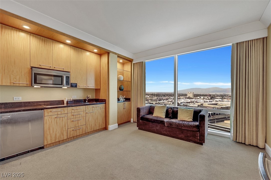 2000 North Fashion Show Drive 2514