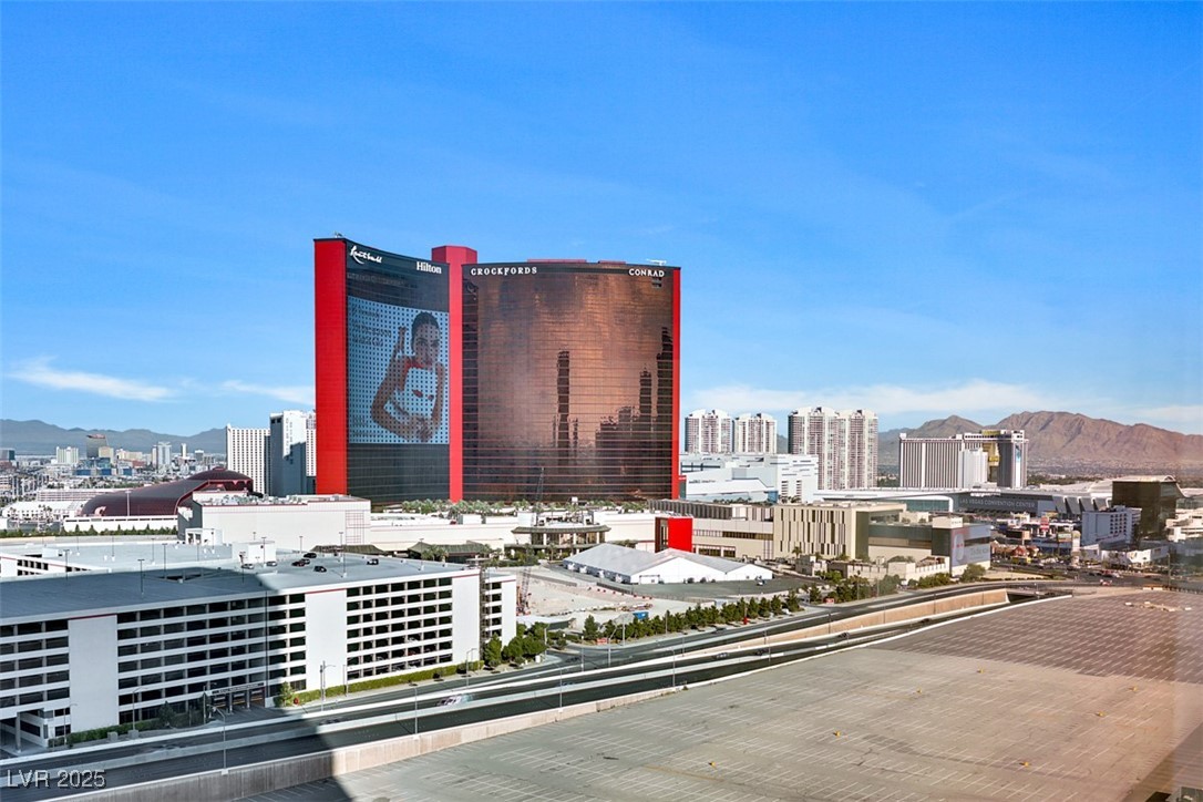 2000 North Fashion Show Drive 2514