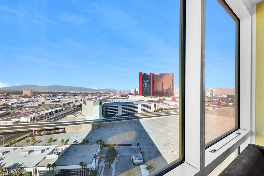 2000 North Fashion Show Drive 2514