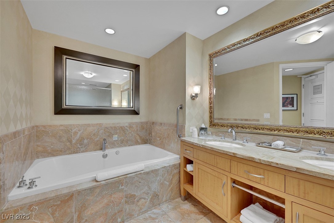 2000 North Fashion Show Drive 2514