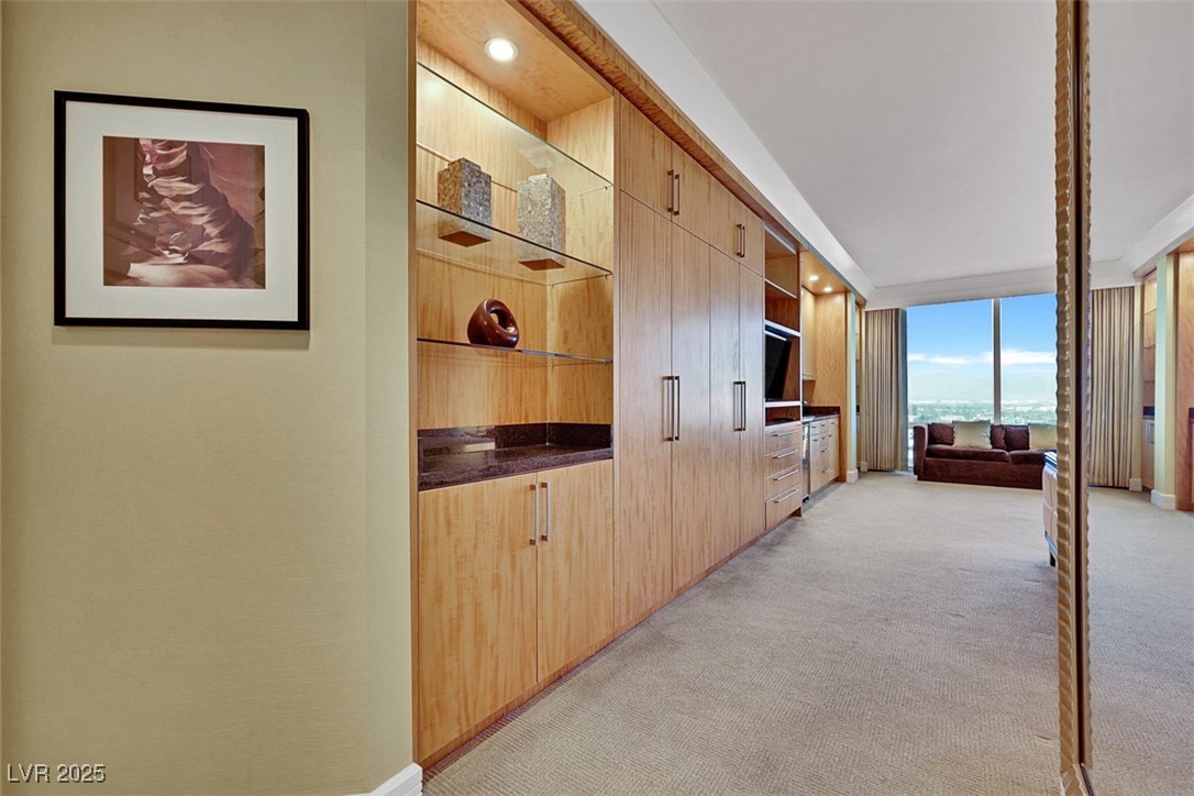 2000 North Fashion Show Drive 2514