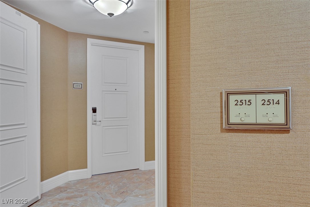 2000 North Fashion Show Drive 2514