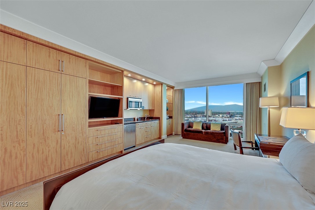 2000 North Fashion Show Drive 2514