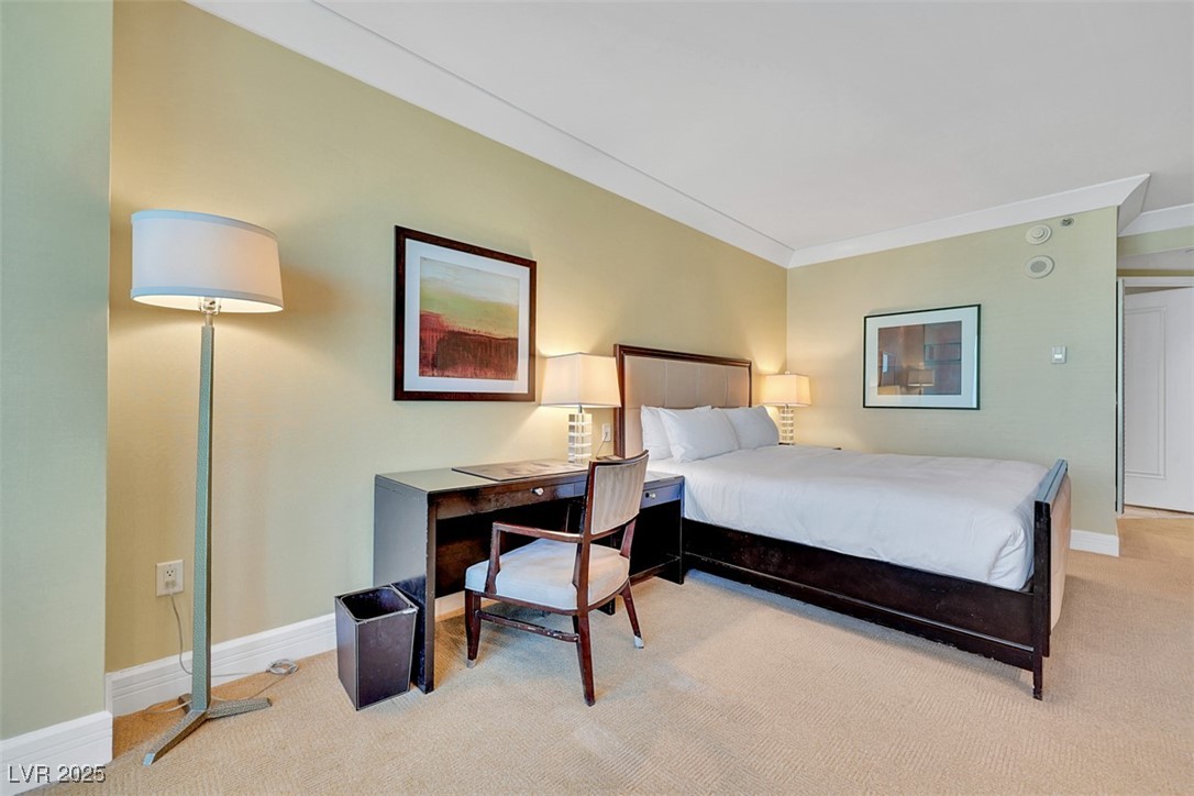 2000 North Fashion Show Drive 2514