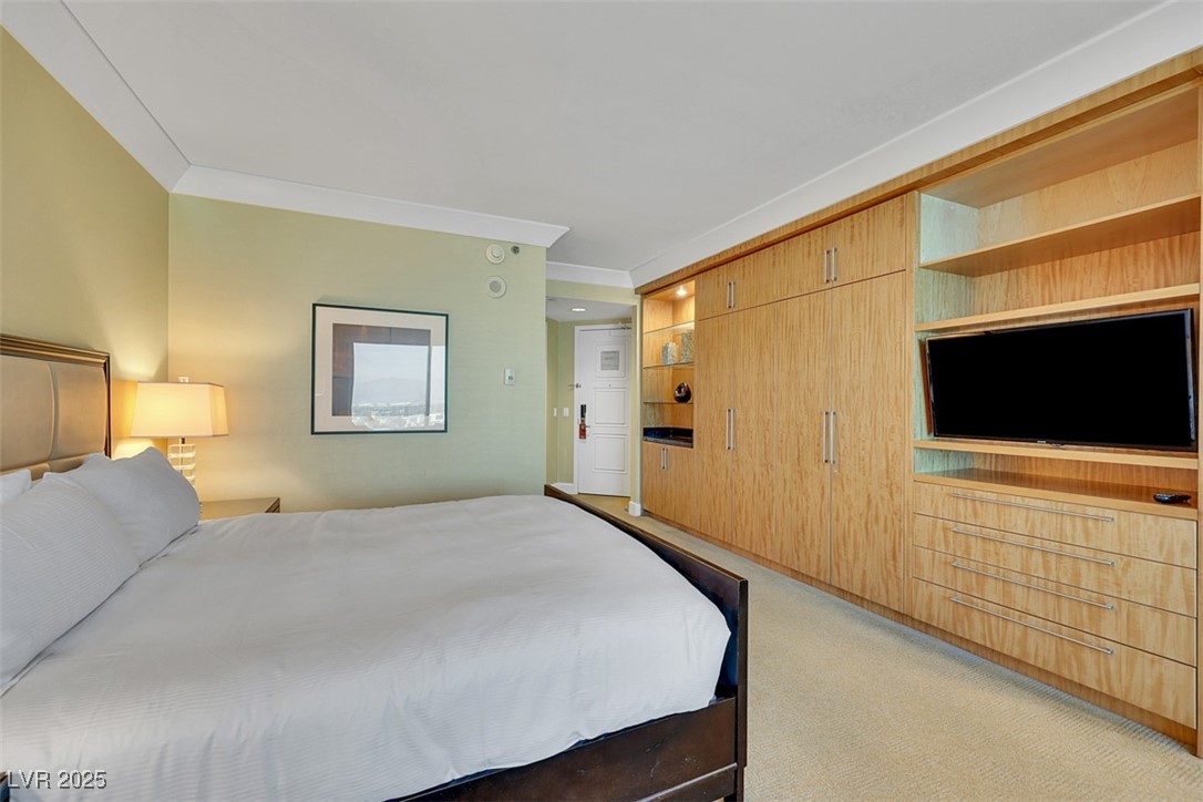 2000 North Fashion Show Drive 2514