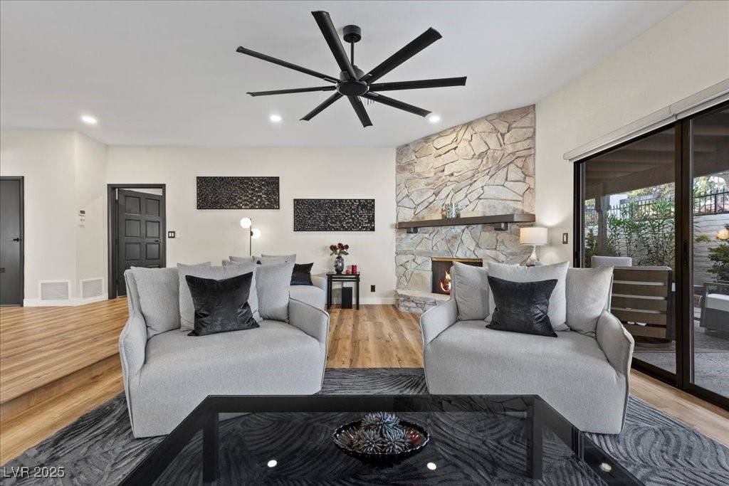 1912 Plaza De La Cruz