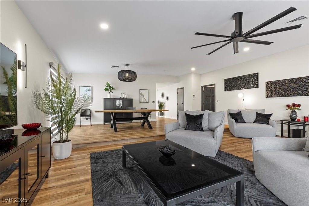 1912 Plaza De La Cruz